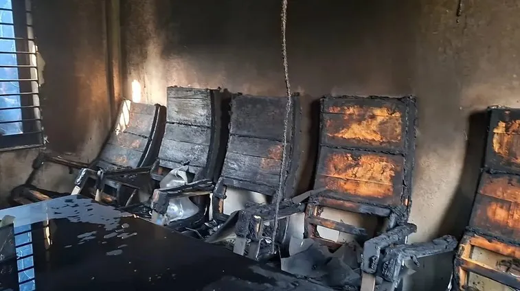 বিএনপি কার্যালয়ে পেট্রোল বোমা নিক্ষেপ